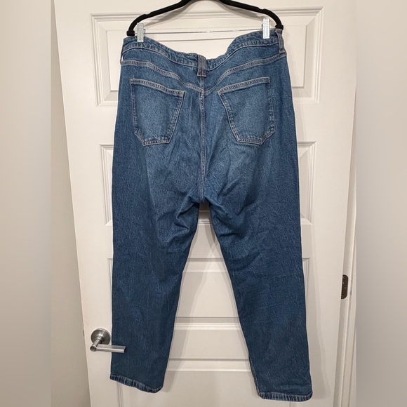 Straight Leg Medium Wash Jeans - Picture 3 of 7